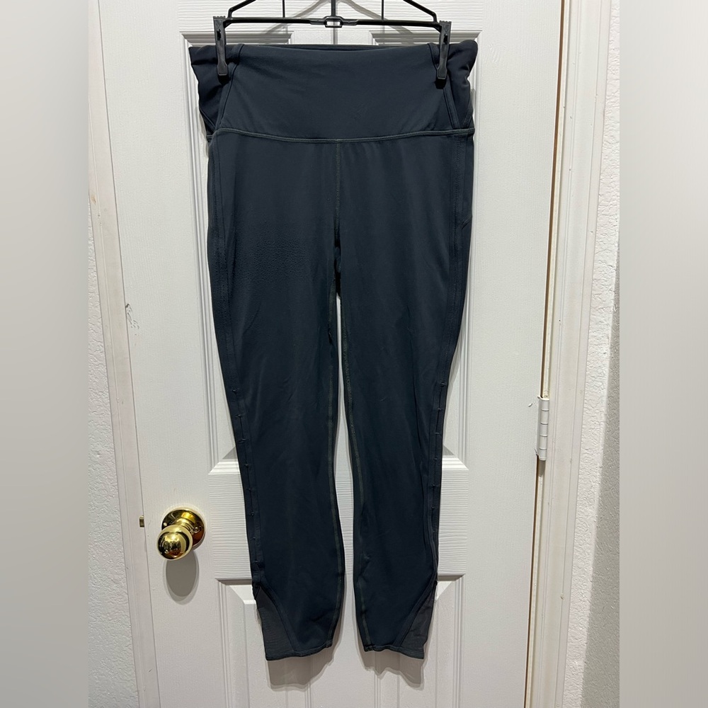 Chic Dark Grey Athleta Yoga Pants - Size Medium